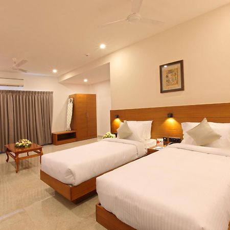 Hotel Prince Kaladi Екстер'єр фото