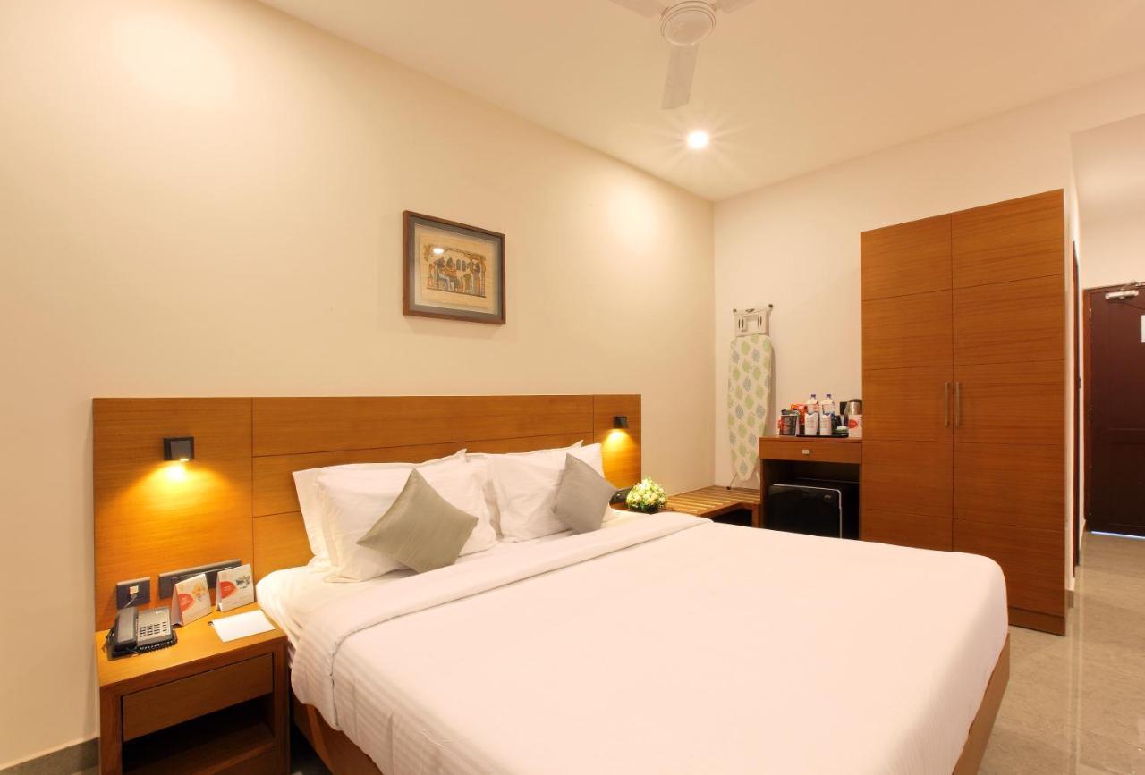 Hotel Prince Kaladi Екстер'єр фото