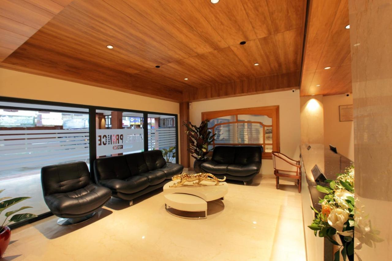 Hotel Prince Kaladi Екстер'єр фото