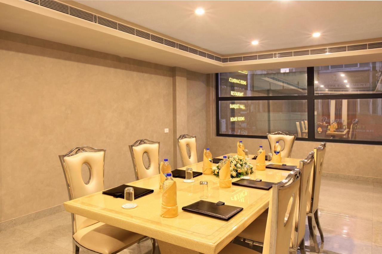 Hotel Prince Kaladi Екстер'єр фото