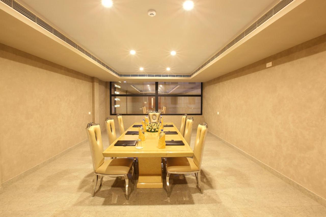 Hotel Prince Kaladi Екстер'єр фото