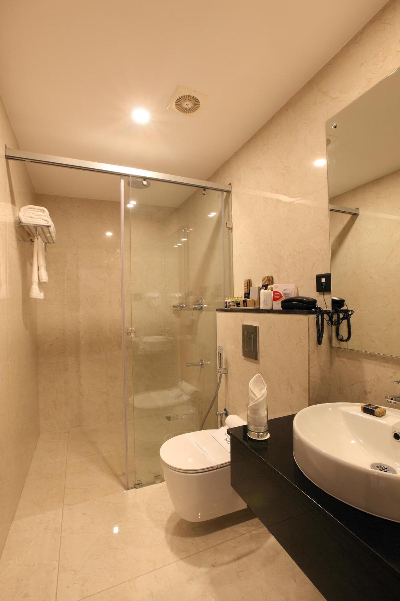 Hotel Prince Kaladi Екстер'єр фото