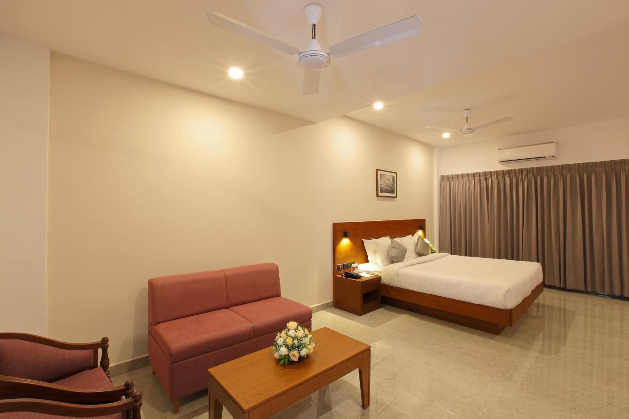 Hotel Prince Kaladi Екстер'єр фото