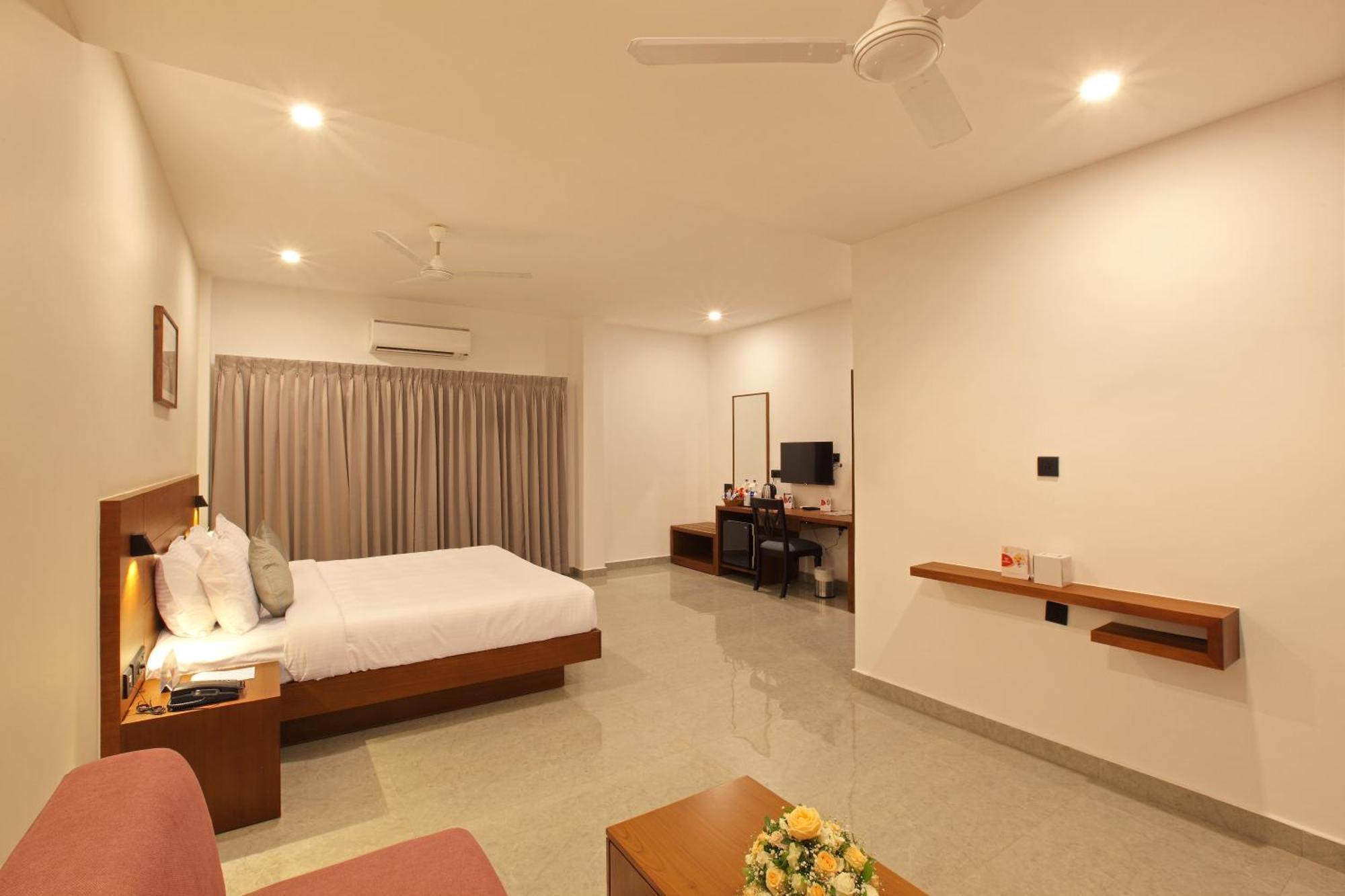 Hotel Prince Kaladi Екстер'єр фото