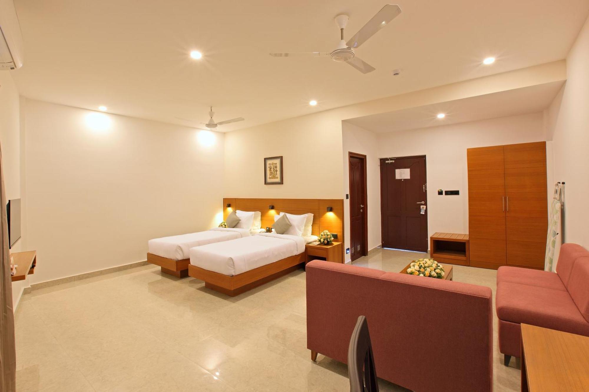 Hotel Prince Kaladi Екстер'єр фото