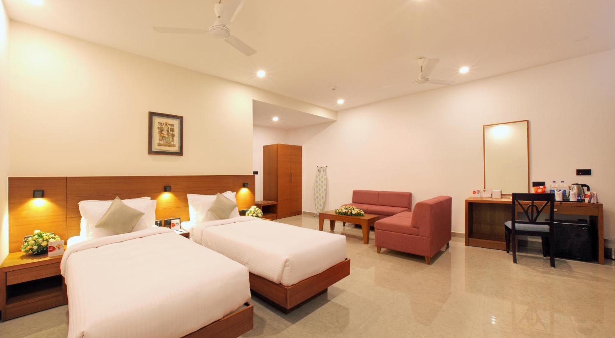 Hotel Prince Kaladi Екстер'єр фото