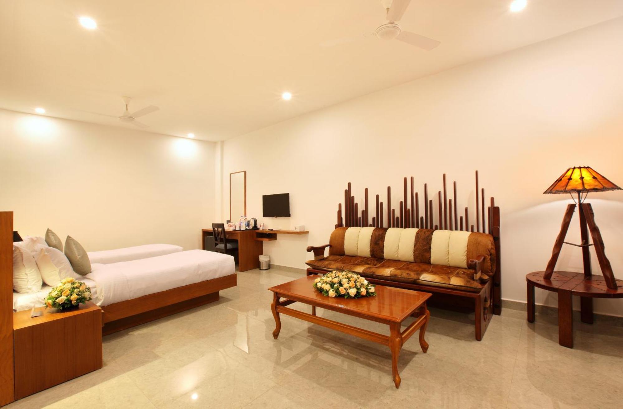 Hotel Prince Kaladi Екстер'єр фото